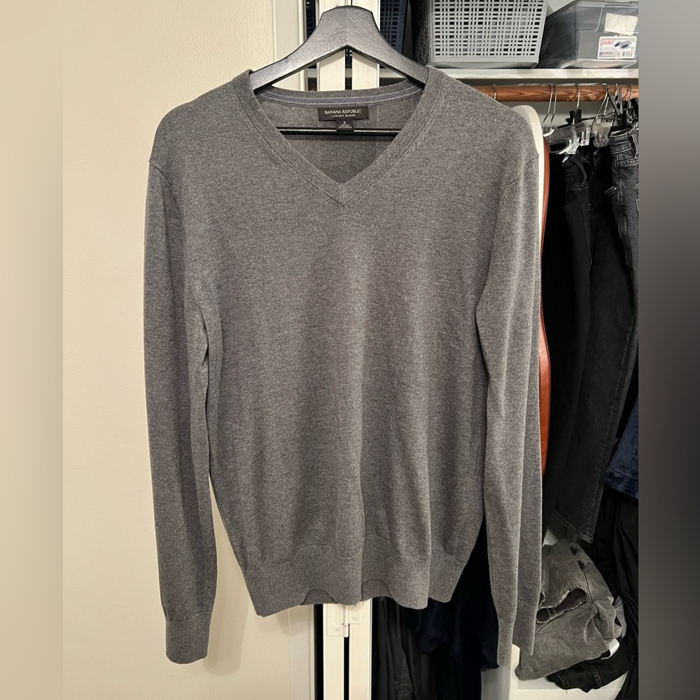 Banana Republic Luxury Blend V-Neck Sweater - Small